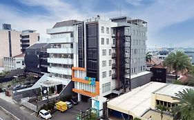 Front One Boutique Hotel Taman Anggrek